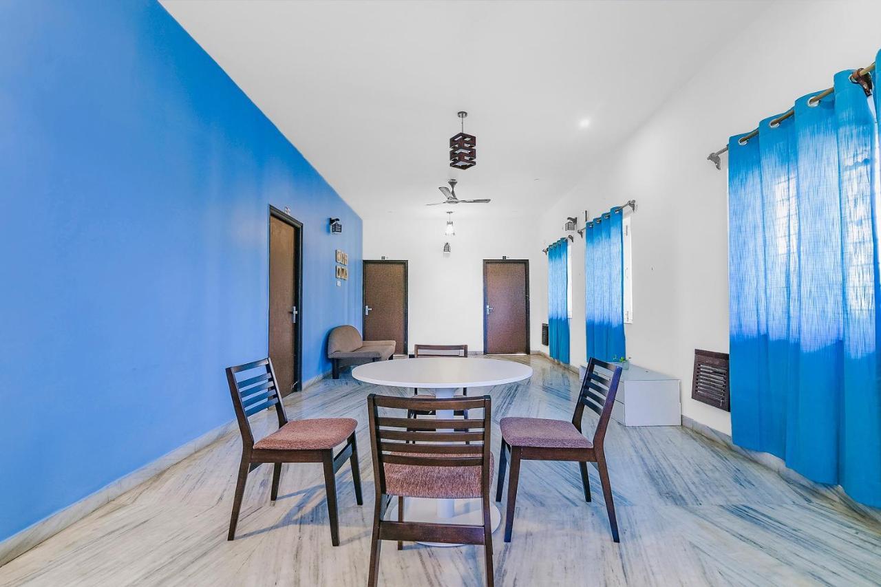 Guest house Simplistic 1br Near Aditya Ram Nagar 3*